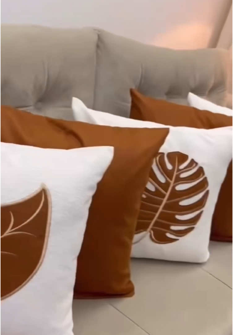 Comenta Quero que te mando o link. KIT 5 ALMOFADAS TERRACOTA LUXO | BORDADO ALTO RELEVO | BOUCLÉ + SUEDE | COM OU SEM ENCHIMENTO ##kitalmofadas##terracota##suede##bordado##sala##viral