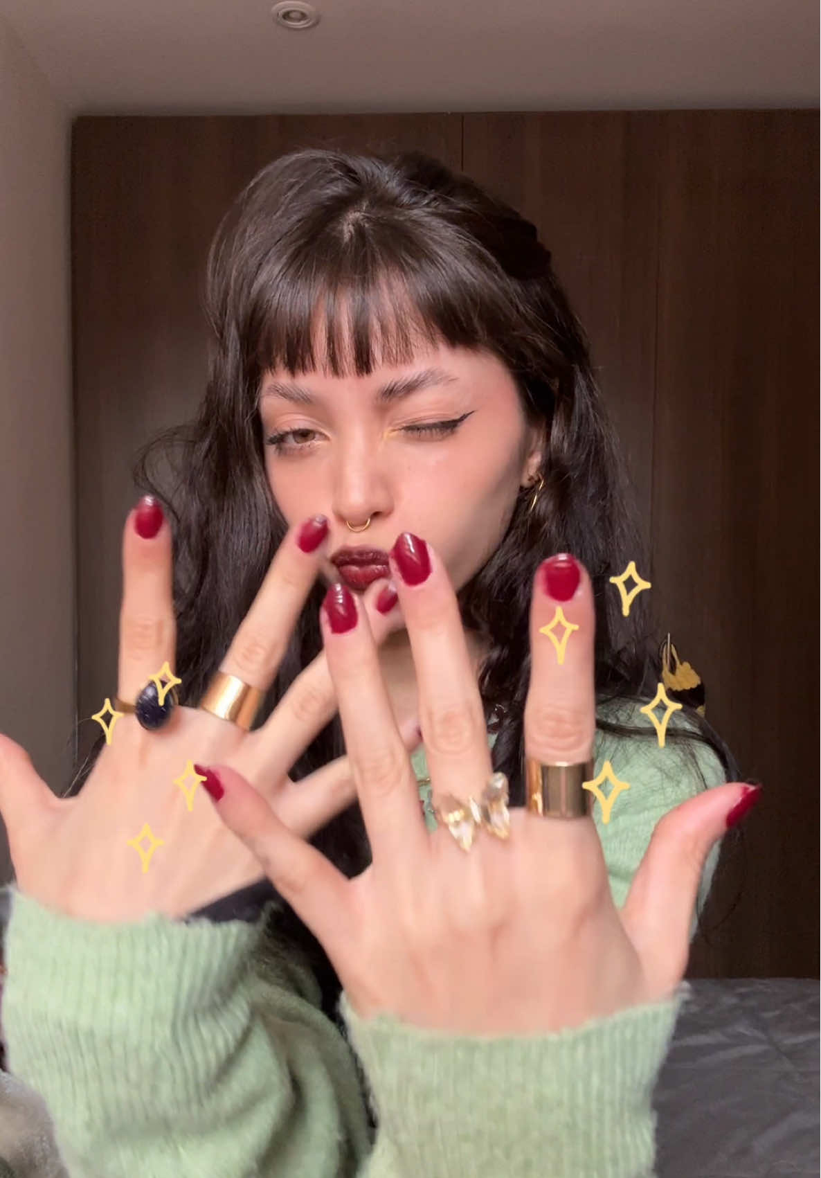 Efectivamente, probándoles que solo se necesitan 45 segundos para salir con manitas lindas gracias a vogue #Voguecosmeticsmakeup #VogueRapidoSecado #VogueEscuderia45 #Publicidad @VogueCosmeticos