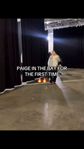 paige and her peace sign against the world #paigebueckers #kaitlynchen #outfit #bayarea #peacesign #WNBA #dallaswings #uconnwbb #valkyries #womensbasketball #uconnhuskies #uconn #wbb #fyp #makemefamous #xyzbca #viral 