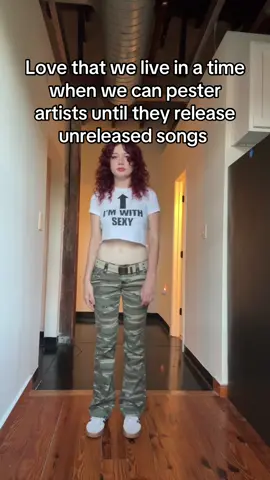 I’ve been working on my stanky leg, can you tell? #chappellroan #thesubway #popmusic 