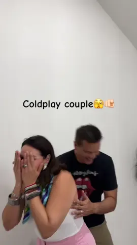 🫣🫵🏻🤔 #humor #couplescomedy #coldplay #concert #exposed 