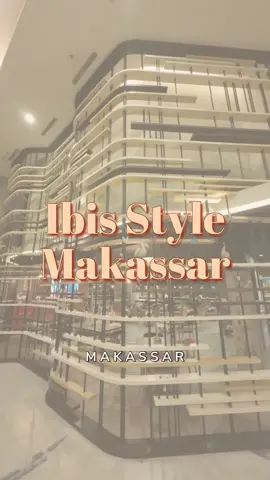 📍Ibis Style Hotel, Makassar- Sulawesi Selatan #jelajahwiken #staycation #makassar #promoliburan  BELI VOUCHERNYA LEWAT TAG LOKASI AJA! Biar dapat DISKON 5%. Rekomendasi hotel dipusat kota Makassar! Selain harganya sangat-sangat affordable, kamarnya luas, fasilitasnya juga lengkap dari gym, kolam renang, hingga restaurant. Dan, yang paling mengejutkan, mereka juga nyediain bantal guling loh! Sangat worth buat kalian yang mau datang ke Makassar dan nyari hotel yang affordable tapi nyaman! @Accor Group 