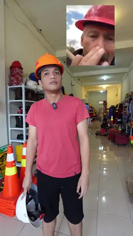 Berbagai macam helm safety ada di sini dan sudah Standar Nasional Indonesia (SNI).
