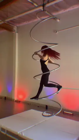 spiral in socks is no joke 😭 #aerialist #aerial #flow #dance #fyp #spiral #aerialspiral #poledance @Alter Aerial 