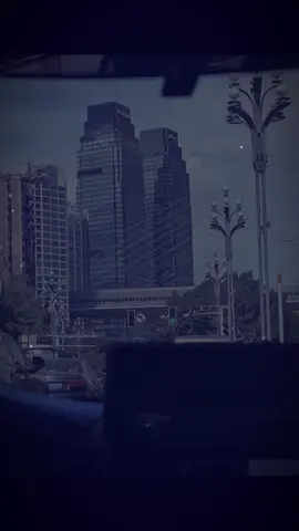 “青春，是心中燃烧着未竟的梦想， 青春，是千条道路中寻找自我的旅程。 即使迷失了方向，也不要忘记出发的理由。” “Tuổi trẻ là khi trái tim rực cháy với những ước mơ chưa thành hình, Thanh xuân là hành trình tìm kiếm chính mình giữa ngàn ngả đường. Dù có lạc hướng, cũng đừng quên lý do bắt đầu.”#trungkhanh #thoidaiphongtuan #trungkhanhtrungquoc🇨🇳🇨🇳🇨🇳 #viralvideo #fypviralシ 
