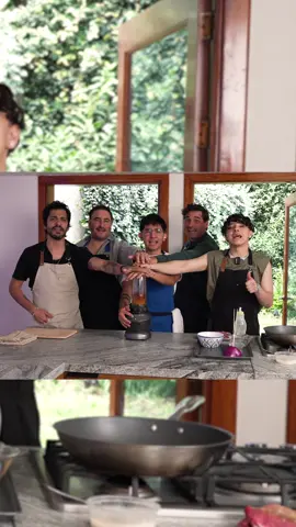 ¡ @ReikMx y @Xavi Oficial🌀 EN LA COCINA! 🤩 Preparamos unos buenos tacos campechanos #chefenproceso 