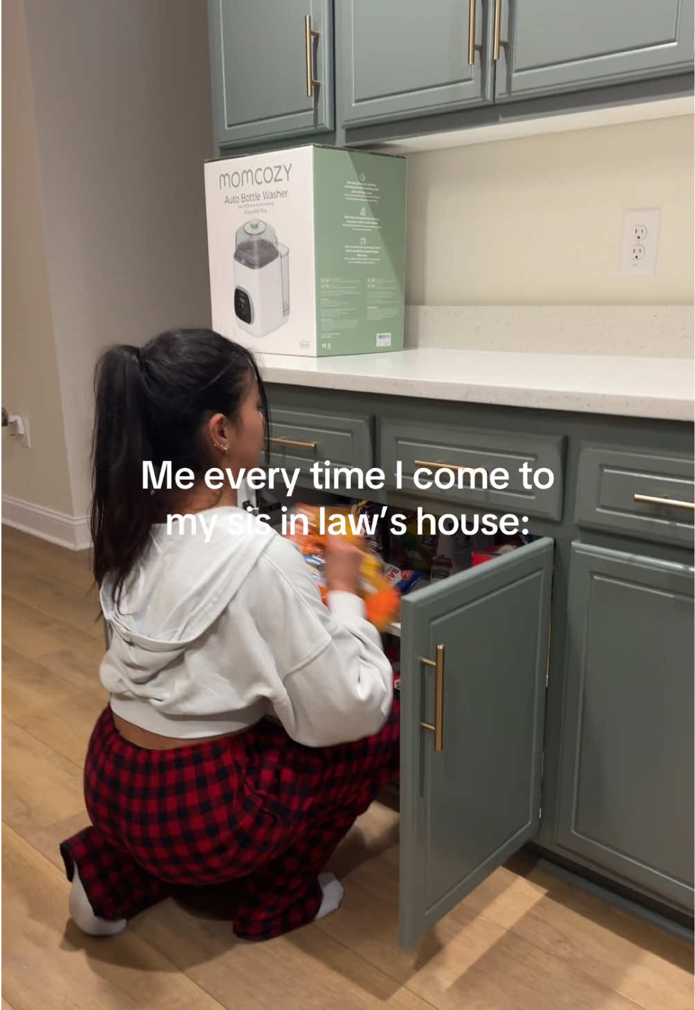 My brother and cuñada hate to see me coming 🤣 creds: @Maevathemodel #fyp #family #brother #sisterinlaw #cuñada #foryou