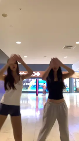 #fyp #viral #dance #Summer #xybca #asian #dancesfor2 #2025 #tiktokdance #teamwork #chinese #trending #tiktokdance2025 #sauga #oakville #squareone #confidence 
