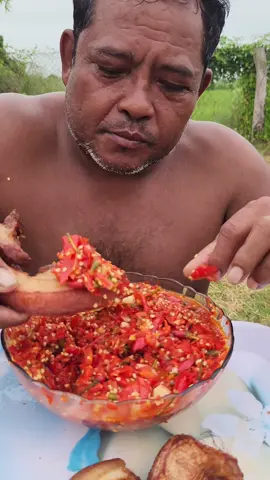 Yummy crispy pork with spicy sauce #yummy 