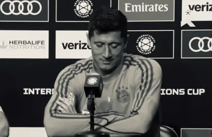 وعيوني تشتاق😔#lewandowski 