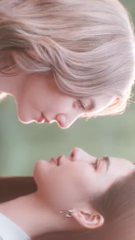 Ayla doesn’t want to be slow dancing in the dark. #เพียงเธอ #onlyyoutheseries #lingorm #หลิงออม #thaigl #ormkornnaphat #linglingkwong 