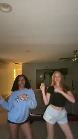 #foryourpage #fyp #viral #trending #tiktok #BestFriends #teamwork #twin 🏎️🚖