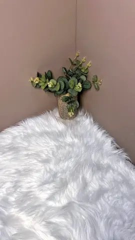 🌿 Dedaun Series — untuk awak yang suka something simple tapi tetap nampak manis. Kalau awak belum grab lagi, maybe this is your sign 🌸 Ramai dah jatuh hati dengan corak lembut Dedaun ni — tak terlalu over, tak terlalu kosong. Just nice. Material pun selesa sangat, tak panas, senang bentuk. Nak pakai pergi kerja, keluar jalan-jalan, even kenduri pun onz! So kalau awak dah lama tengok-tengok, maybe this is the perfect time untuk reward diri sendiri 💕 🛒 Klik je link dekat bag kining. Dedaun yang awak suka tu mungkin last piece 😬 #DedaunSeries #PrintedShawl #TudungLimited #GayaSantaiManis #bawalprinted #bawalcotton #ezrascarves #TTSMYNewArrivals #TikTokShopFashion 