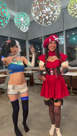 we love comic con!! :D #extraemily #emiru #comiccon 