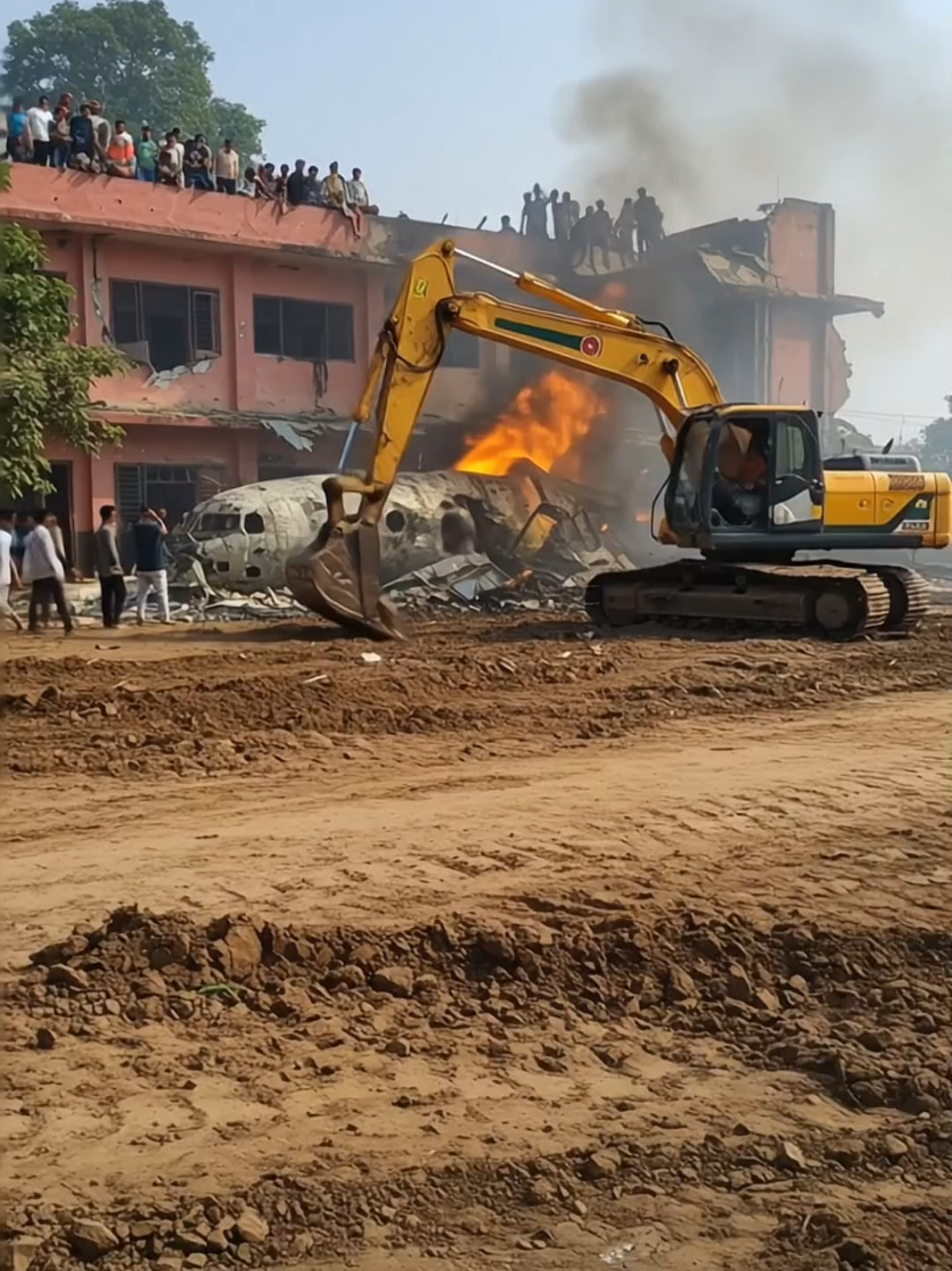 উত্তরা ভয়াবহ বিমান দুর্ঘটনা মাইলস্টোন স্কুল কলেজ ! 💥💔 #shorts #viral #trending #bangladesh 