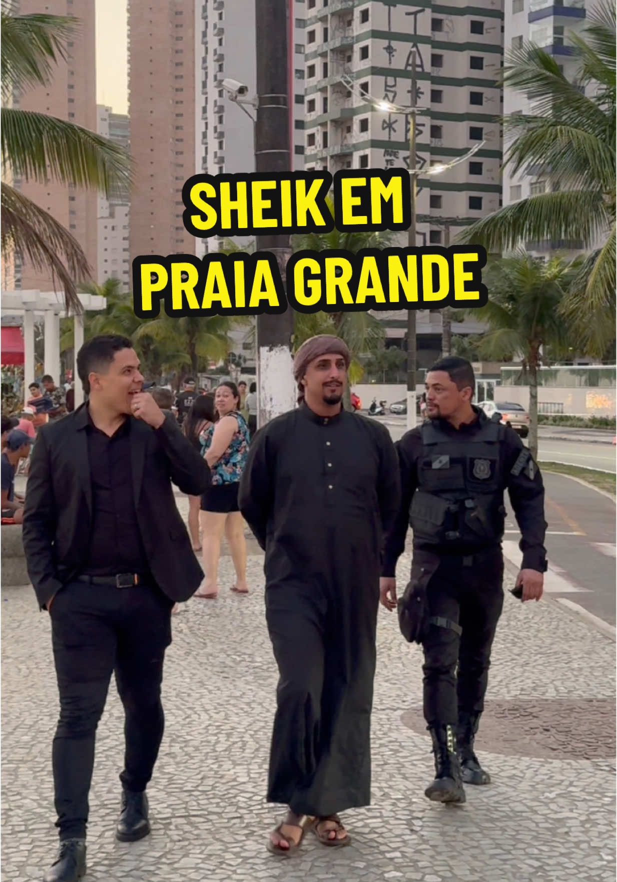 Sheik é flagrado em praia misteriosa 😱🤝💰 #humor #fyp 