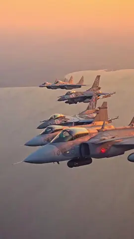 🇹🇭✈️ F-16 ของไทย ลุยไปครับ สู้ๆ! ขอให้ทุกภารกิจปลอดภัย กลับฐานโดยสวัสดิภาพทุกลำ #กองทัพอากาศไทย #F16ไทย #เพื่อแผ่นดินเกิด 💙🤍❤️