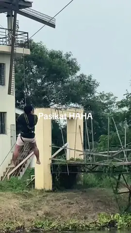 #nothingbeatsajet2holiday #zipline #funny #gonewrong #fypp 