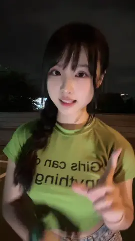 現在誰還在跳這個🤓 這特效好頂..😳😳愛了愛了 #流量#手勢舞#上推薦