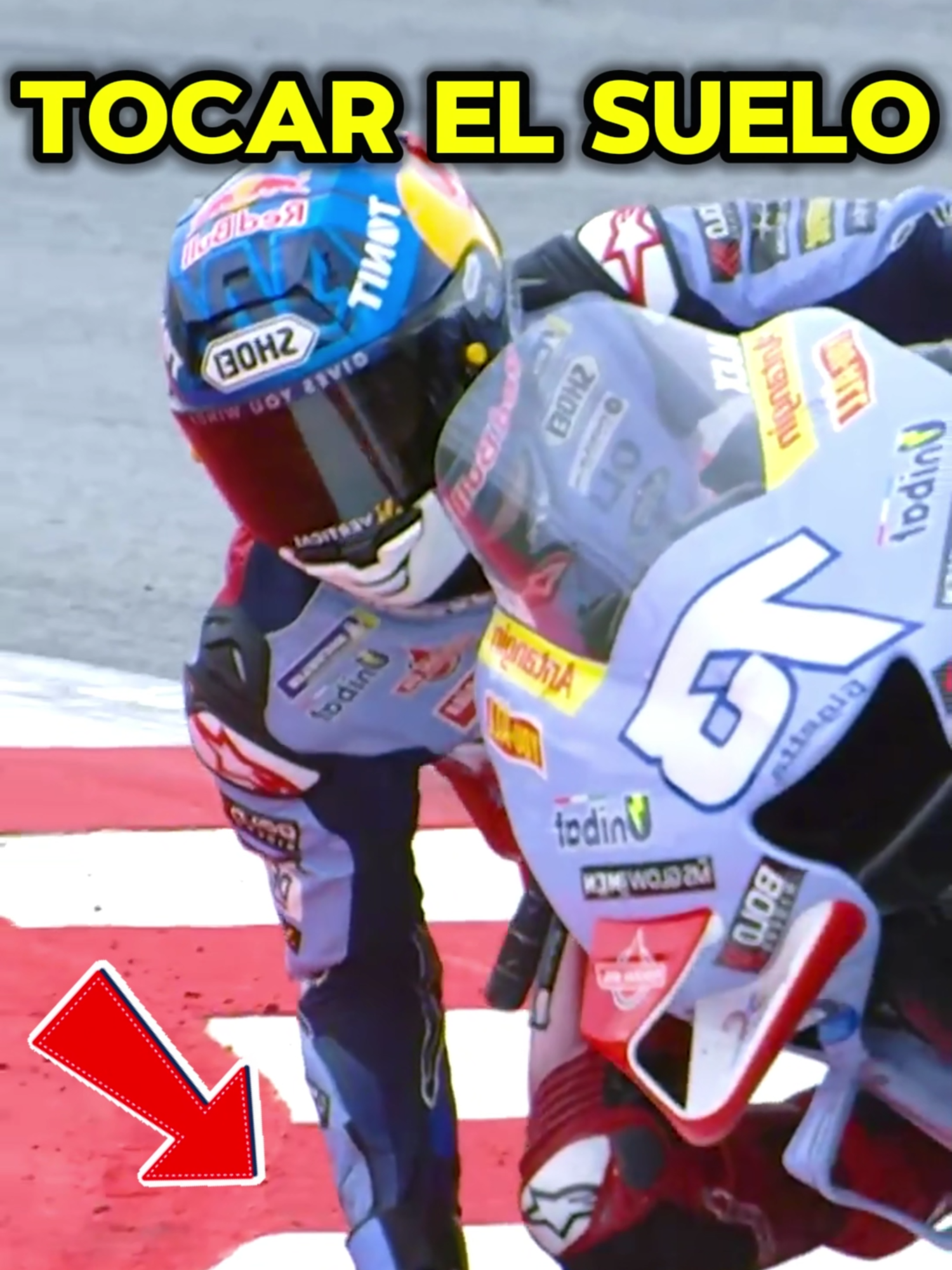 ¿Tocar el asfalto a 200 km/h con la mano? 😳🔥 No es una locura… es técnica pura. Este piloto de MotoGP usa su mano como si fuera un sensor para saber si puede arriesgar en la curva o no. 🚫 No es show. No es suerte. Es precisión extrema. Esto no se enseña en ninguna escuela… solo los más locos lo dominan. 💬 Comenta 