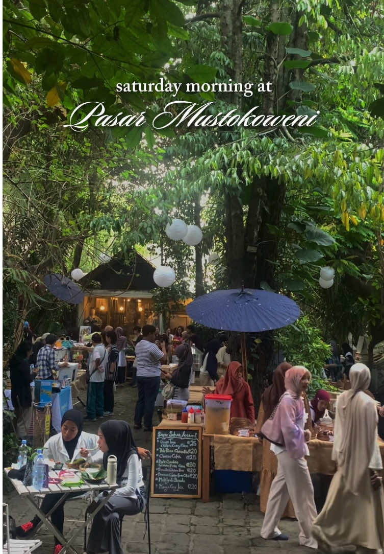 spend a saturday morning with me  @ Pasar Mustokoweni 🥯🍂 pasar yang buka 2x dalam 1 bulan di tengah kota jogja. #rekomendasijogja #promomakangajian #fyp #jogja24jam #jogjaistimewa #kulinerjogja #pasarmustokoweni 