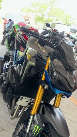 touring pontianak singkawang bersama team jff pontianak 🔥#zx636 #zx636r #zx636indonesia #zxpontianak #z900 #z900kawasaki #z1000 #z1000kawasaki #zx10 #zx10r #zx10rr #ninjah2 #h2 #ducativ4 #ducatistreetfighter #yamahar6 #r6 #yamaha600 #yamaha600cc #pontianakkalimantanbarat mlo