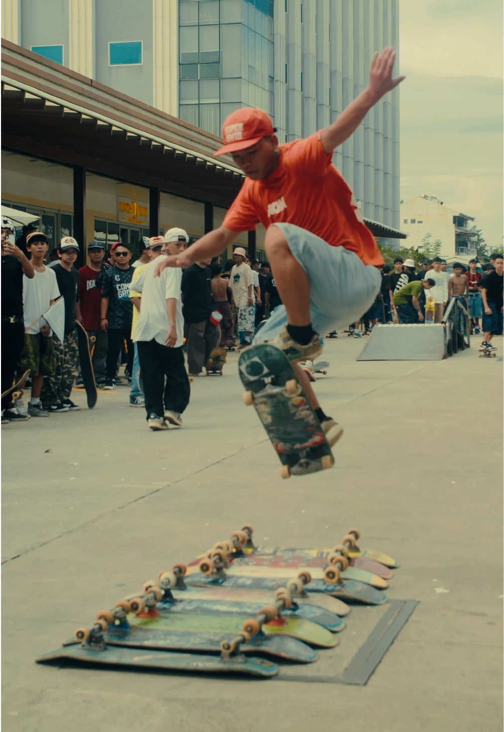 A quick recap of Go Skateboarding Day at @thesentralcebu — that day was pure FUN!⚡️🛹🔥 🎥: @johannisimo  #cebu #cebuskateboarding #commongroundph #goskateday #supportlocal #goskateday2025 