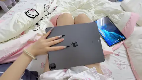 hình nền này rất hoàn hảo với các máy tính bảng:P #zhenghemyth #ipadpro