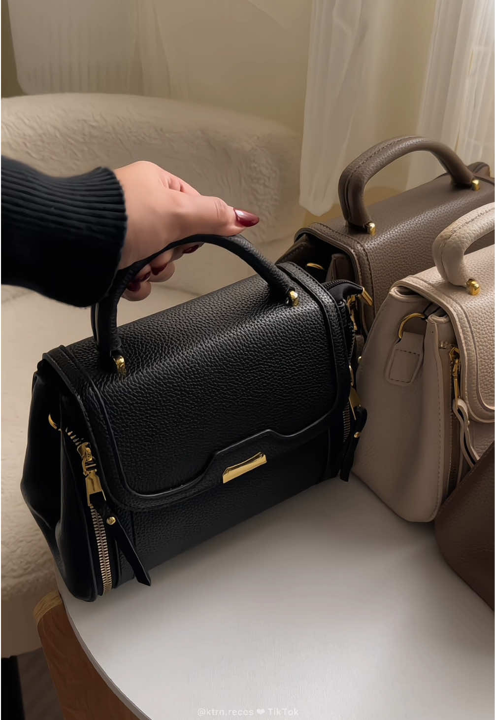Replying to @andeng So ganda pero ang mura lang! Walang sisihan pag nagkaubusan 😭🖤 #bag #slingbag #bagforwomen #classybag 