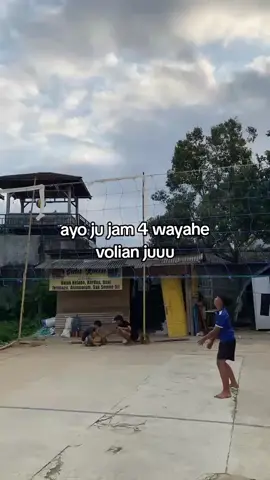 ayo juu gek ndang budal voli juuu🔥🔥🔥 #beranda #berandafyp #fypシ゚ #fypp #fypage #volleyball #volleyballworld #voliasik #voli #poli 