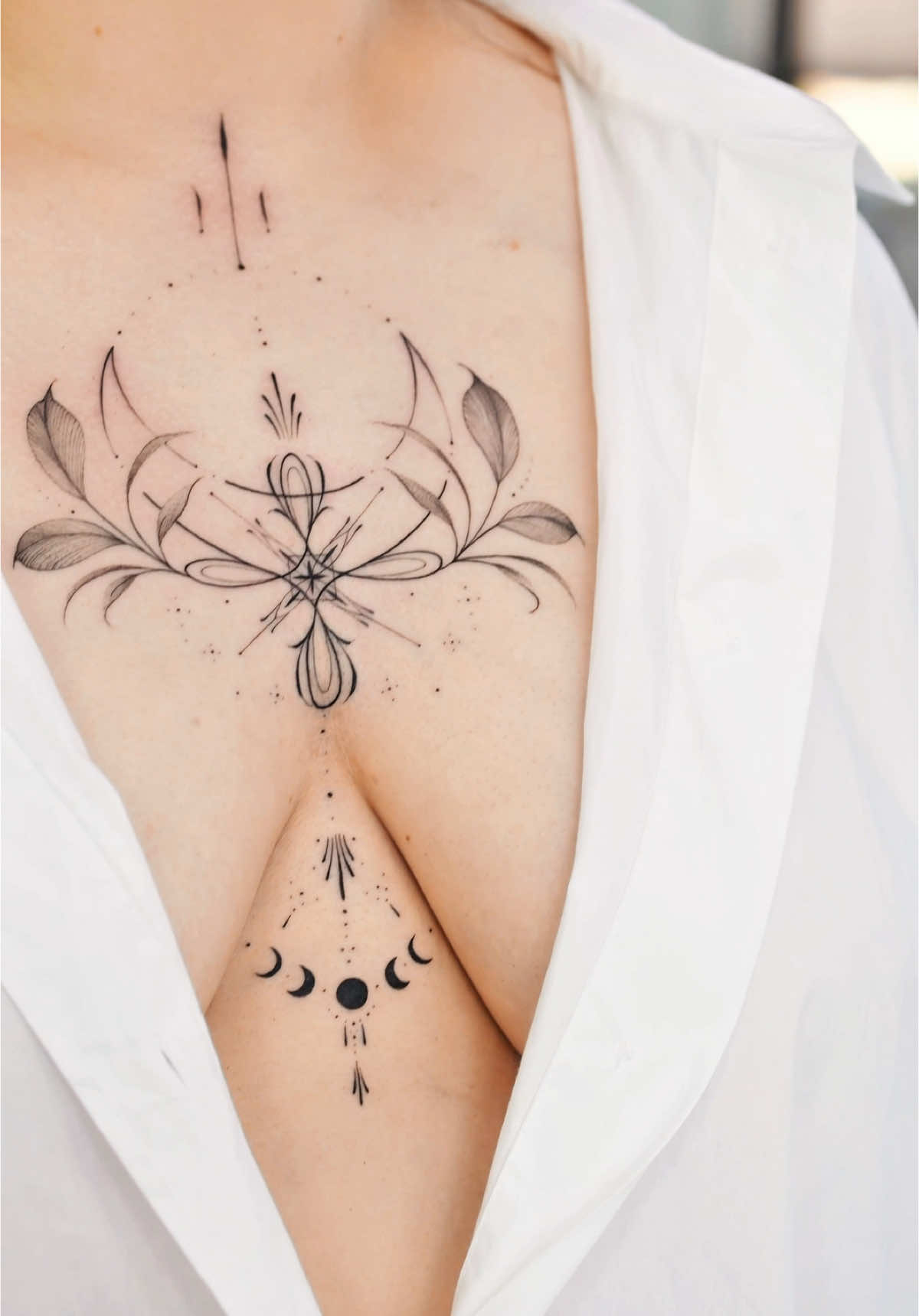 Close up to this chest piece 🤗 #kassel🇩🇪 #necronoir #fineline #finelinetattoo #singleneedletattoo #delicatetattoo 
