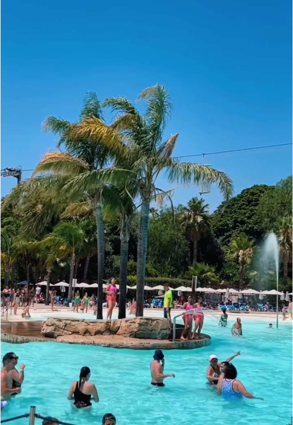 Acquapark nel chill! 💦🆒😎🙂 . . . . #etnaland #acquapark #estateitaliana #sicilia #catania #relaxtime #summervibes #divertimentopuro #chillmood #acquaparty 