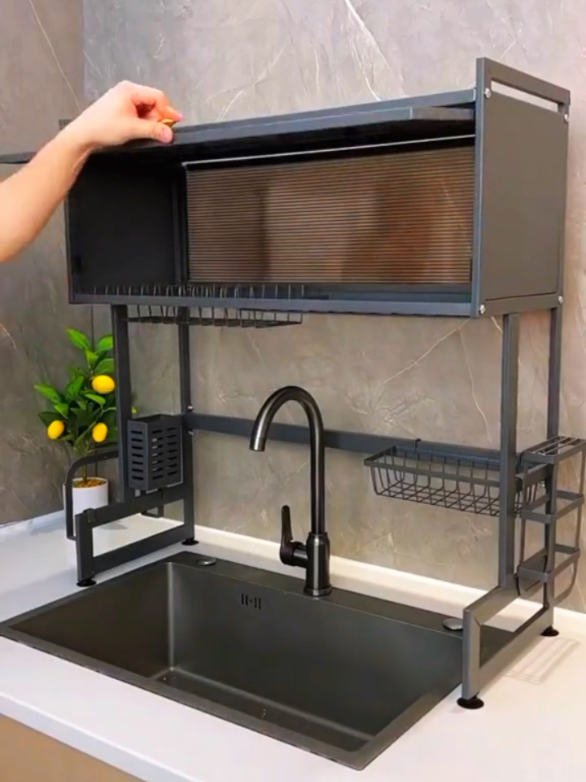 #CozinhaOrganizada #EscorredorSuspenso #DesignInteligente #OrganizadorDePia #CasaPrática 