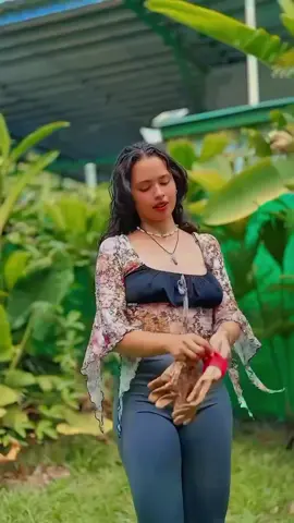 ගානට දැං හැදිලා....... #foryou #foryoupage #viral #gardening #beautifulgirl #safetyfirst #beautifulgarden 