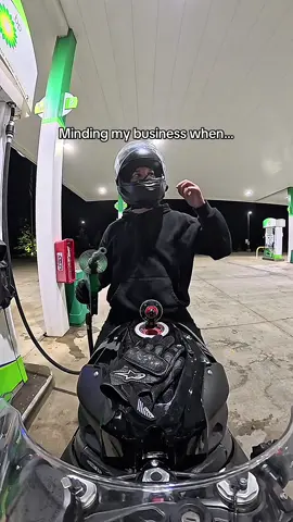 Wyd in this situation? #s1k #bmw #motorcycle #streetbike #bikelife 