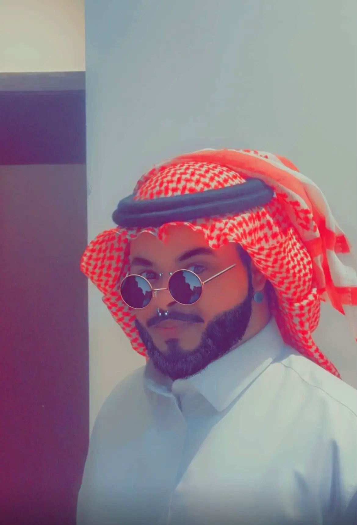 ابهديك الوصال : فراق .. واهديك الفراق وصال !  بسوي مثل ماشوفك تسوي .. وافعل افعالك عشان تعرف من فينا الزعول .. ومن وسيع البال  ابيك تذوق فنجالي .. وانا بذوق فنجالك نصيحة احتفظ فيها قصر معك .. الزمن أوطال  ابي تسمع كلامي زين .. وتحطة على بالك .. اذا حبك اهبال أطفال .. لك عندي اهبال أطفال  ولا .. وابشر بعد بهبال حب ماهو بهبال اذا قصدك تهين اسمي عشان تشمت العذال  حشا لا انته ولا غيرك .. ولا عشرة من اشكالك #مهاوي_الفلته😍 #حسون_البارقي 
