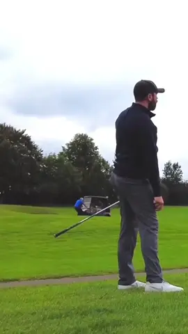 Driving a golf cart failed.#fyp #funnyvideos #golf #fail #golfcart 