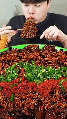 Spicy noodles🥵🥵🌶️🌶️#mukbangeatingshow #foryou #fyp #viral #tiktok 