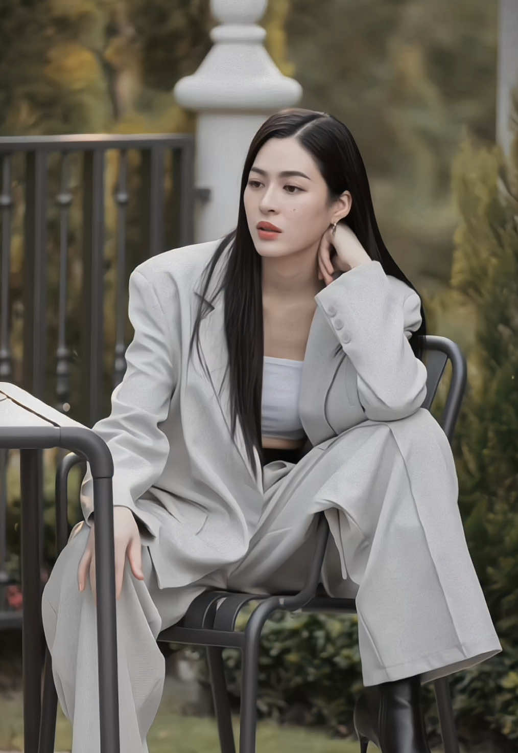 Coi cái dáng cổ ngồi kìa 🙄 #หลิงหลิงคอง #lingorm #fst♡ #linglingkwong #onlyyoutheseriesth