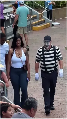 Funny clown Tom! #mime #funny #funnyvideos #seaworld #viral #tomthemime #orlando #clown #tiktokusa 
