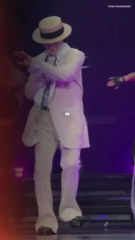 Take me, take me, I'm yours #takeme #gdragon #ddnxuhuong 