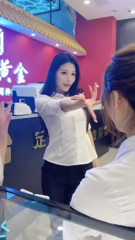 收获两个小迷妹#珠宝💎小姐姐 #舞台无处不在