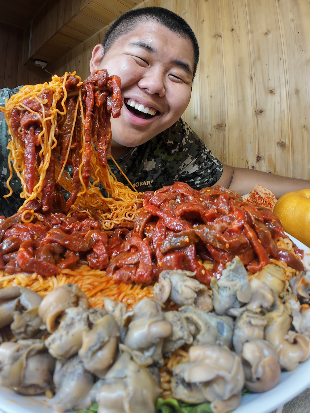raw beef spicy noodles 육회 비빔면 #영상클립 #영클 #나람 #naram #먹방 #korea #asmr #mukbangs #mukbang