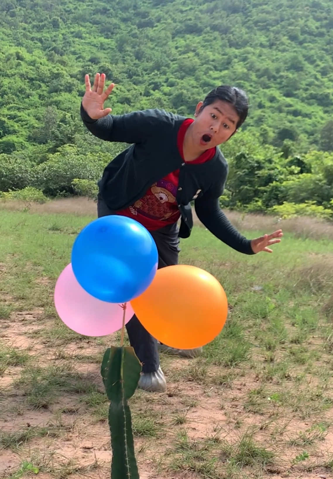 Survival skills: Wow! SMART idea and USEFUL in forest with a balloon #Outdoors #survival #camping 