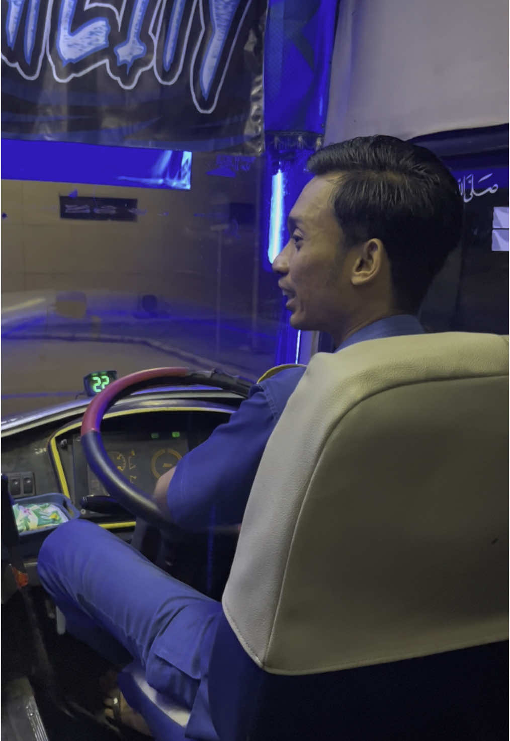 Salah Satu Driver TerMuda di SUMBER GROUP, Jika Masih Muda Bisa Lolos Di Sumber Group, Tentunya Sepak Terjang dan Pengalamannya tidak di Ragukan Lagi, ada yang kenal dan Pernah Bareng? #sumbergroup #fyp #sumberselamat #foryou #sugengrahayu #xyzbca 