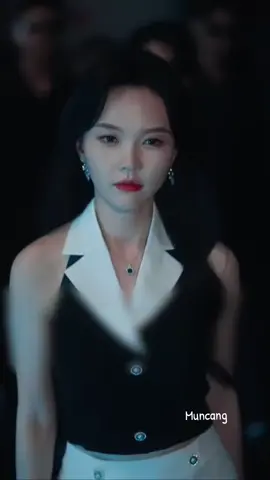 aura istri mafia nya keluar 😎 #dramachina #drachin #bosmafia #istrimafia #vibesmafia #wangkaimu #malejie #wangkaimu王凯沐 #masukberandafyp #fypシ゚ #viral #drama 