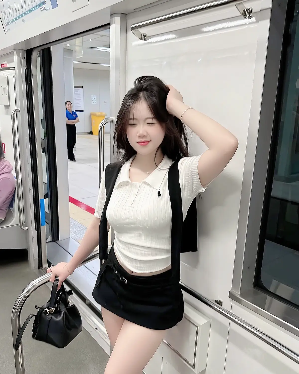 hoa trên giấy ko sương hoa vẫn nở .... #outfit #fyp 