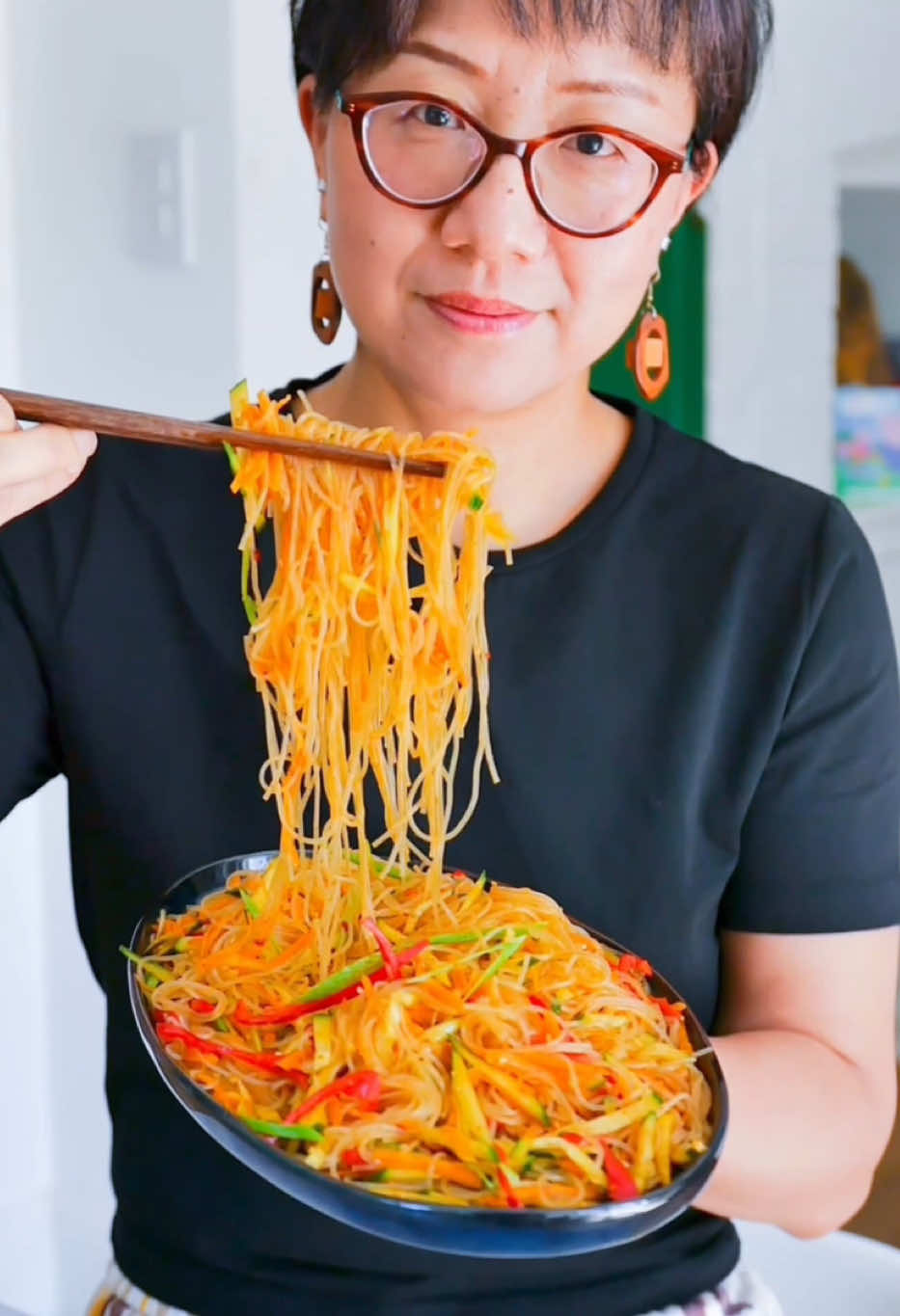 🍜 Amazingly tasty, this glass noodle salad is here to cool you down! . 🙋 For full recipe, check my blog — link in bio! . 🔪 Recipe ingredients: - glass noodles - cucumber  - carrot - chili pepper - spring onion, or coriander - garlic - chili flakes - sesame seeds - light soy sauce - black rice vinegar - sesame oil - salt & sugar . This is the 7️⃣ video in my new cooking series: “Cold and Bold – Chinese Recipes for Hot Summer Days” #coldnboldchineserecipes . If you've missed the previous ones, go to my feed to check them out! . #ChineseFood #redhousespice  #EasyRecipe