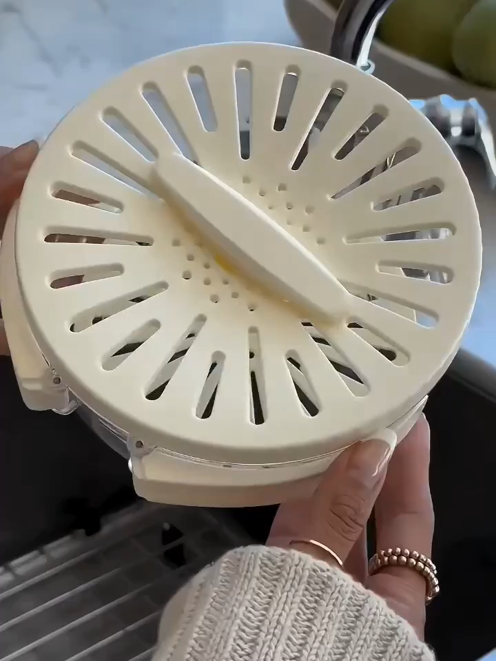 🍉 A tigela que entende sua correria!   Lave, escorra e guarde tudo — sem drama, sem bagunça.   🌀 Com alça dobrável e tampa, é tipo a multitarefa da cozinha!   Frutas fresquinhas, legumes organizados… e você com mais tempo pra aproveitar.#tigela  FIQUEM LIGADO STORYS !!!!ME CHAMA DIRECT TE MANDO LINK E UMA PROMO PERFEITA PRA VCS!!!  #AlçaDobrável #LavarEGuardar #FrutasSemBagunça #organizacao #ReelsDeProdutos #decoraçao