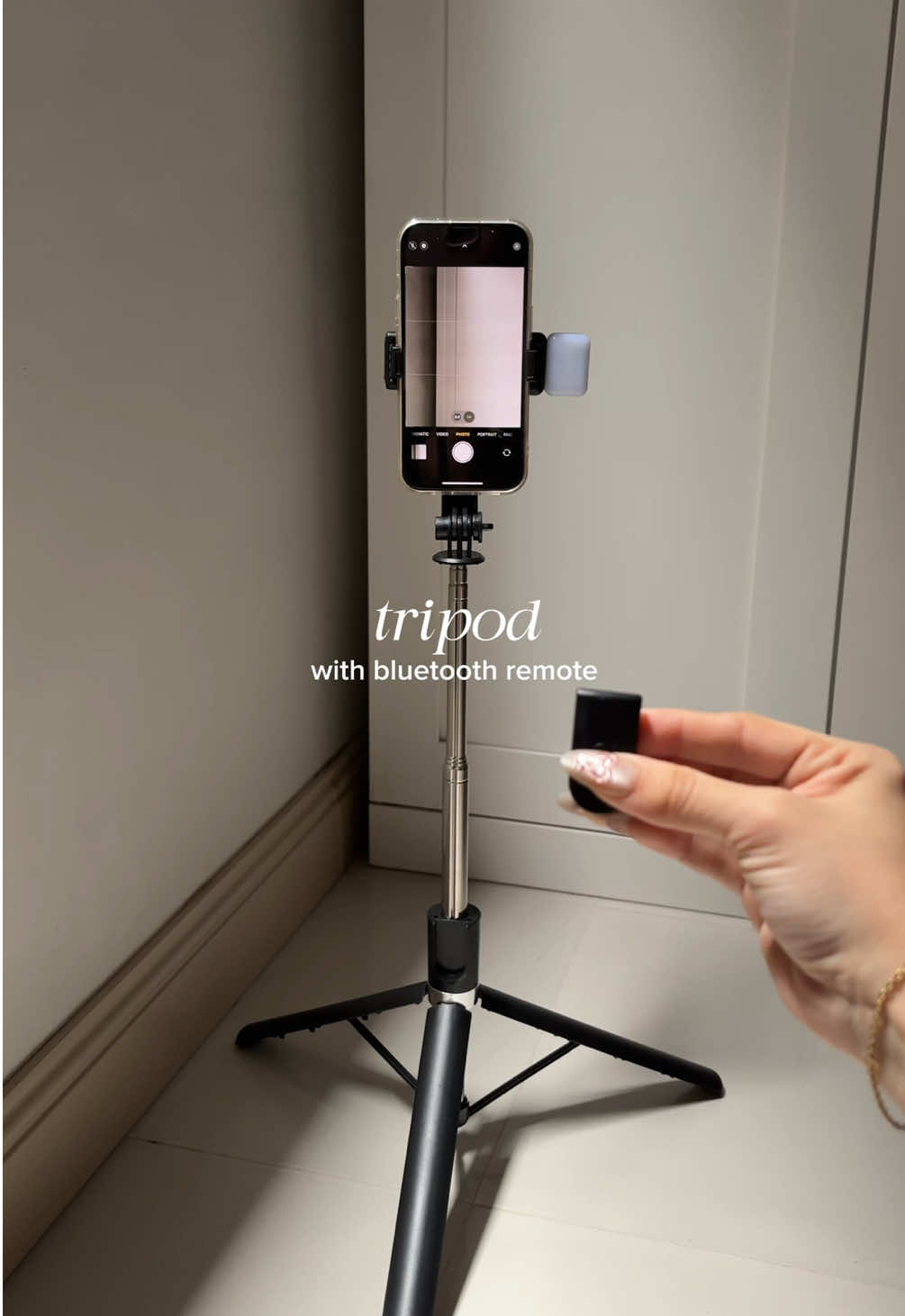 affordable yet high quality tripod 🤝 #tripod #tripodbluetooth #affordabletripod #tripodwithremote #longtripod #affiliatemusthave #selfiestand #selfiestick 